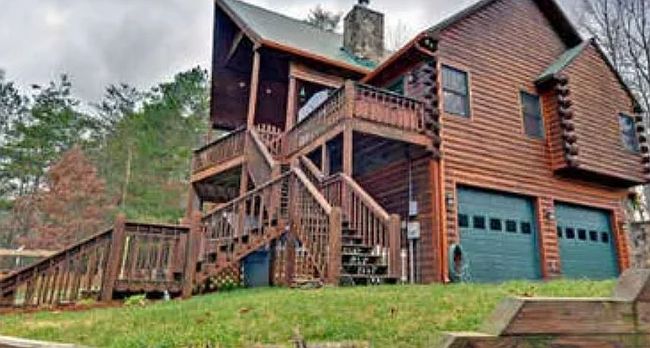 Photo of 617 Barlow Fields Dr, Hayesville, NC