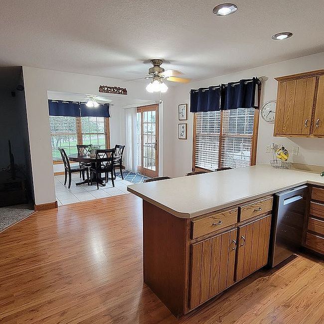 Photo of 124 Robin Dr, Macon, IL