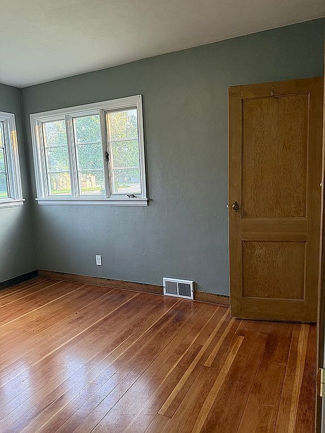 Photo of 1007 Delano Ave, Walhalla, ND
