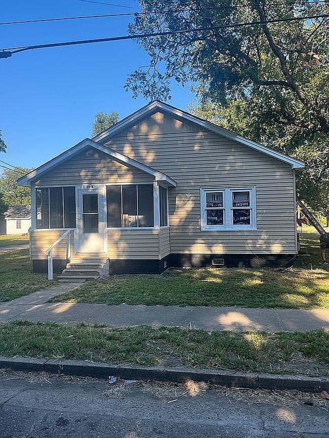 Photo of 112 S Broadway St