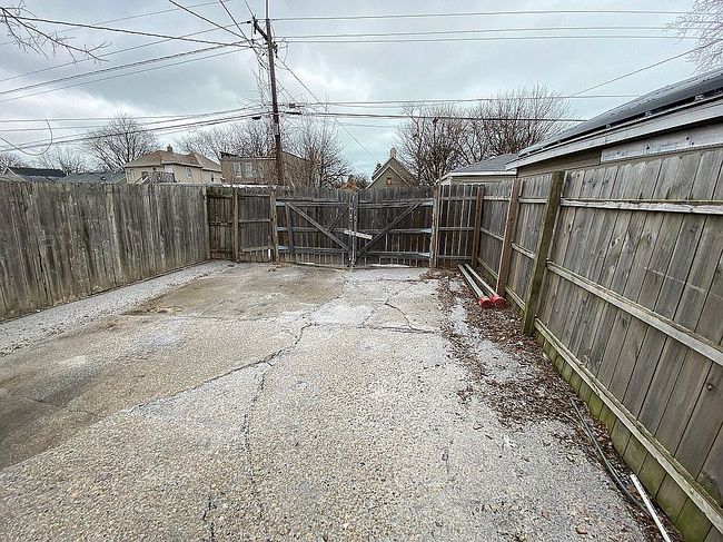 Image of 417 S Victory St