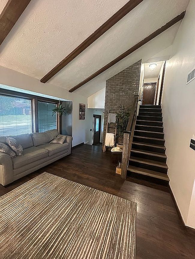 Image of 504 W Harvest Dr