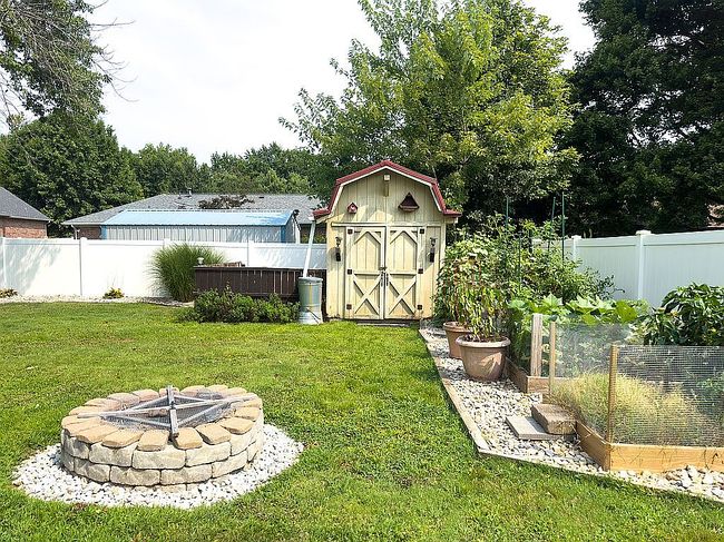 Photo of 2530 Deerfield Dr, Evansville, IN