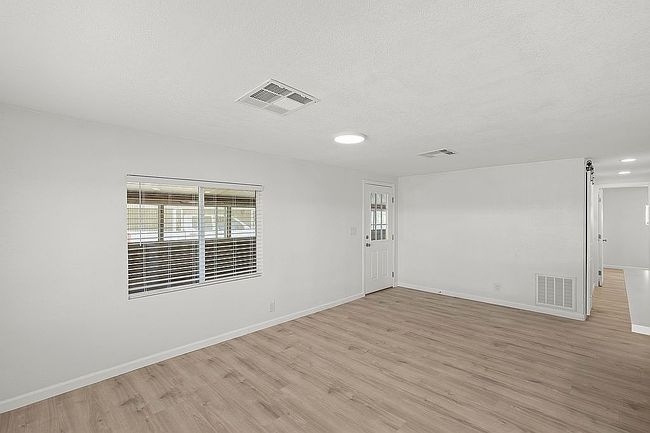Photo of 410 N 67th Ln #240, Phoenix, AZ