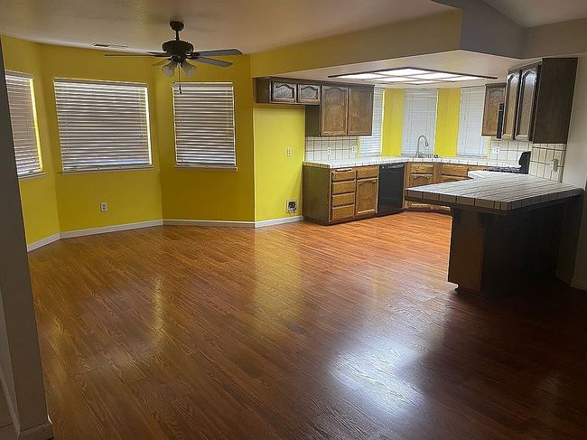 Photo of 1279 Lincoln St, Tulare, CA