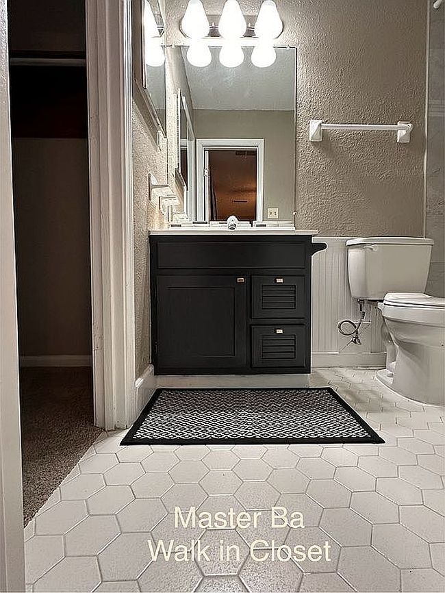 Image of 998 Barbara Lynn Dr