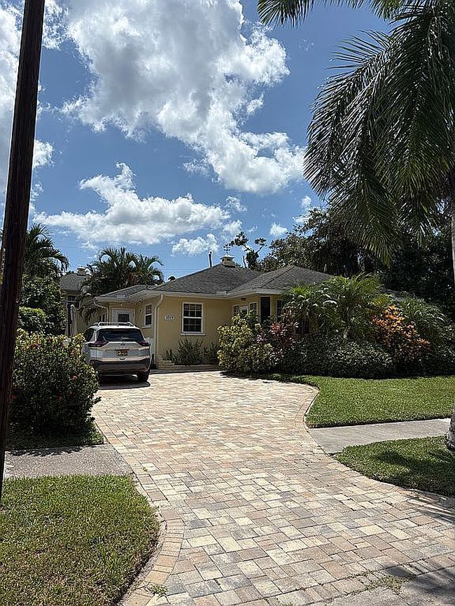 Photo of 1019 Marine St