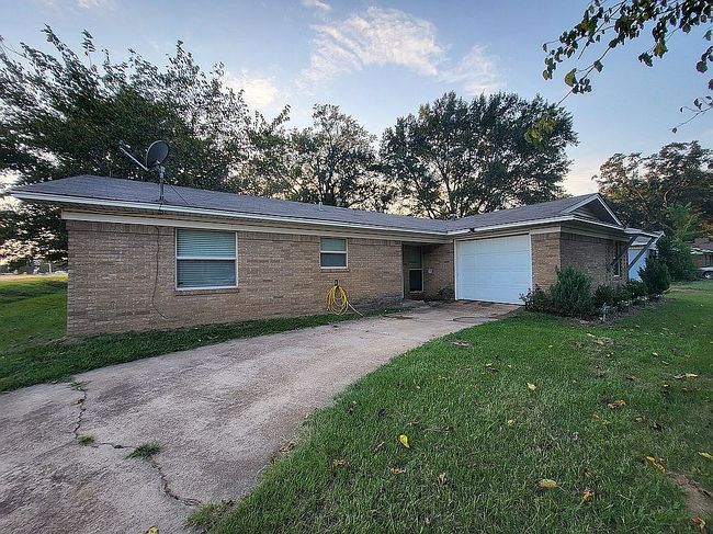 Photo of 600 Cypress St, Pittsburg, TX