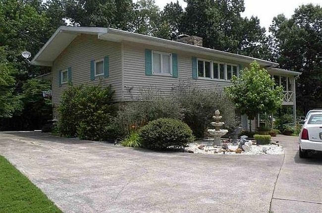Photo of 364 Raintree Dr, Eddyville, KY