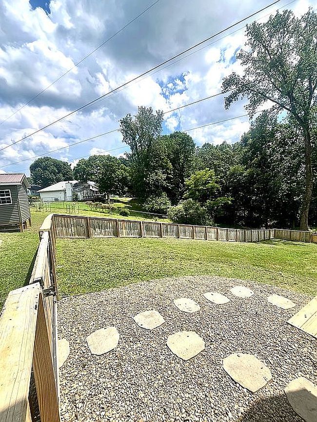 Photo of 1724 Forest Hills Dr, Vienna, WV