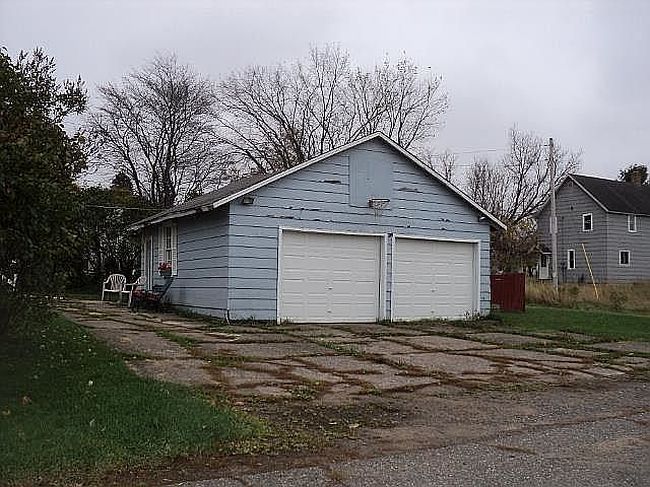 Photo of 719 N 7th Ave, Iron River, MI