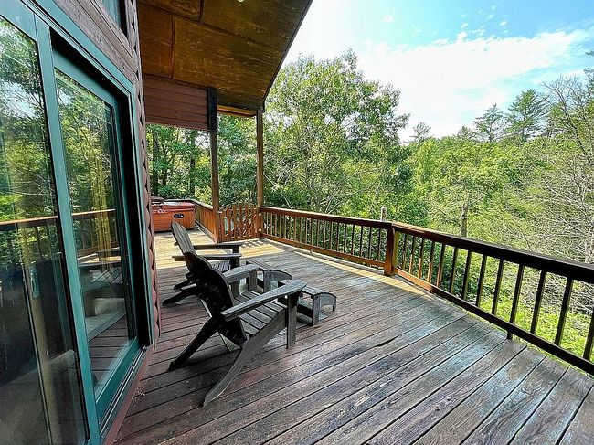 Photo of 617 Barlow Fields Dr, Hayesville, NC