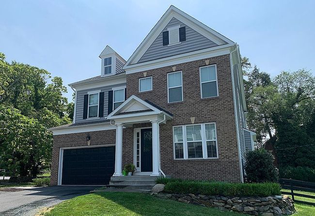 Photo of 221 S 32nd St, Purcellville, VA