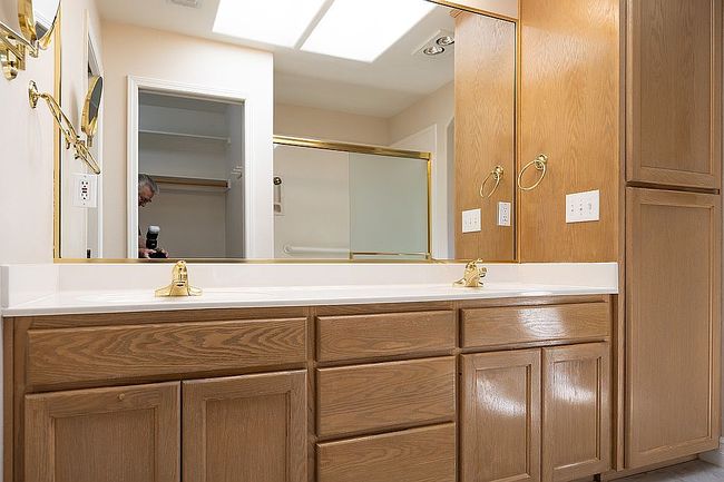 Photo of 604 Summerwood Dr, Medford, OR
