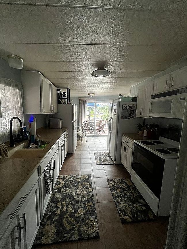 Photo of 134 Valley Rd, Brooklyn, IA
