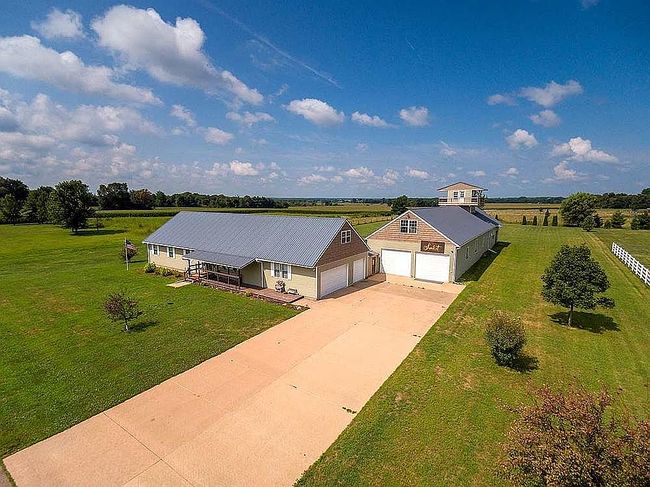 Photo of 2624 285th Ave, De Witt, IA