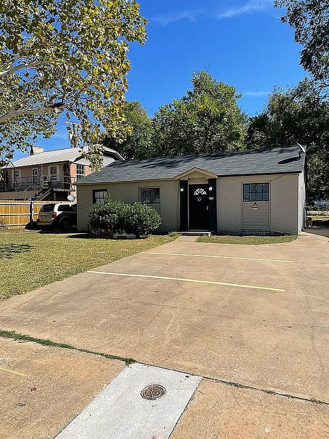 Image of 245 12th St Se