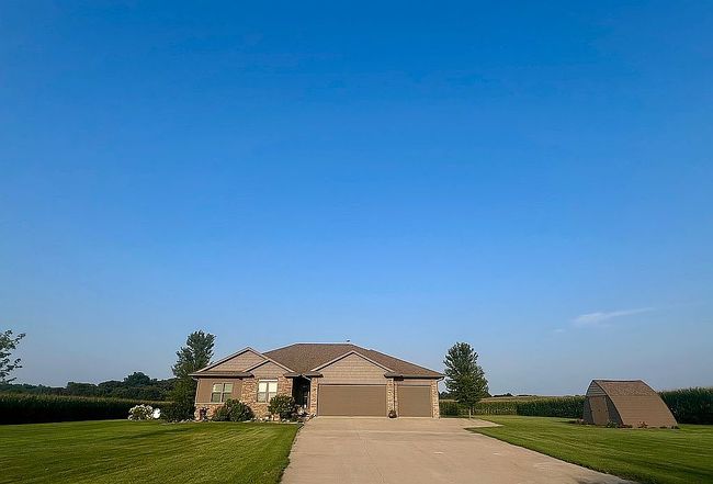 Photo of 1828 160th Ave, Manchester, IA