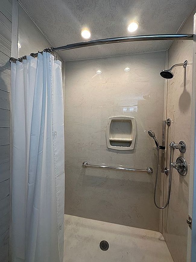 Additional photo 3 of property located at 1115 Apache Trl