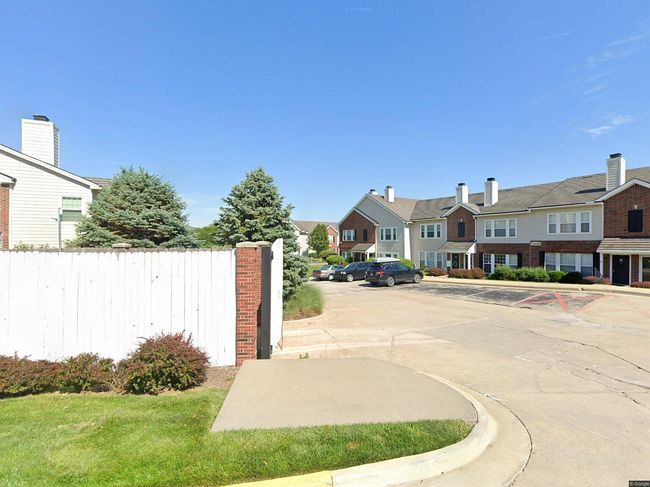 11602 Tomahawk Creek Pkwy Apt D, Leawood, KS