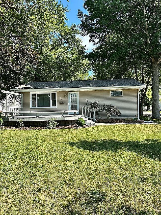 Photo of 415 E Spruce St, Chatham, IL