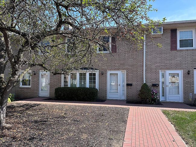 Preview of property located at 9 Meadowlawn Dr Unit 5