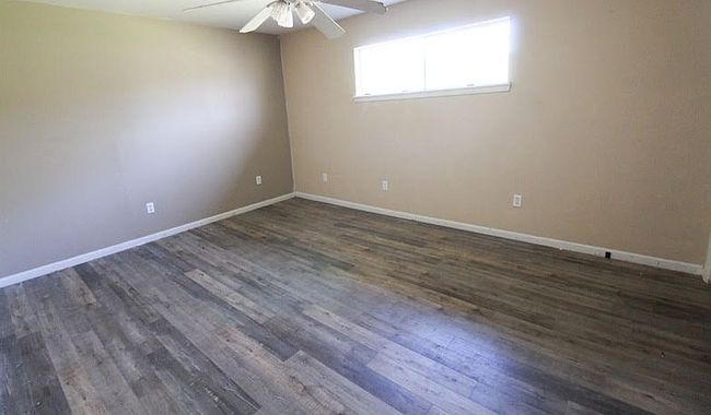Photo of 1711 State Highway 16 N, Bandera, TX