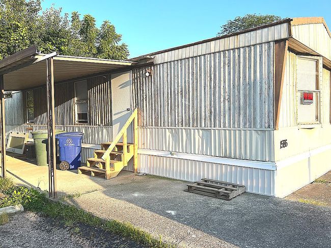 Photo of 1586 Anchor Dr E