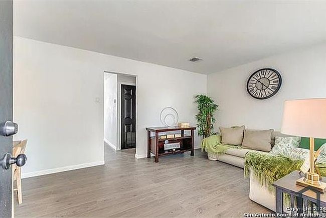 Preview of property located at 306 Springvale Dr