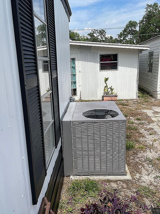 Image of 7 Edgewater Dr