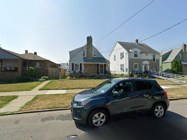 Photo of 2739 Woodlawn Ave