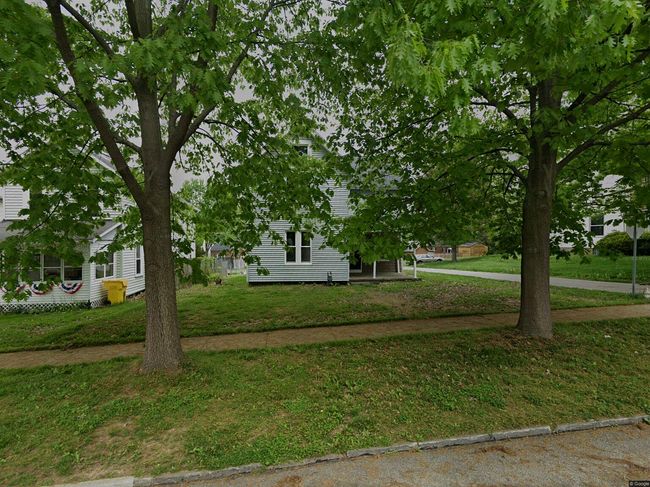 Photo of 384 E 7th St