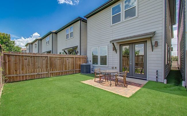 Photo of 5522 Rosslyn Rd, Houston, TX