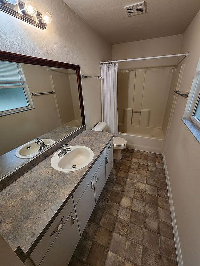 Preview of property located at 621 S Lukie Ave