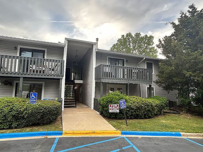Image of 405 Woodland Vlg