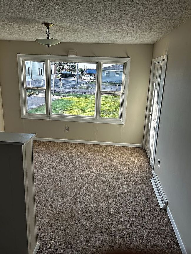 Photo of 1015 E 15th St, Hays, KS