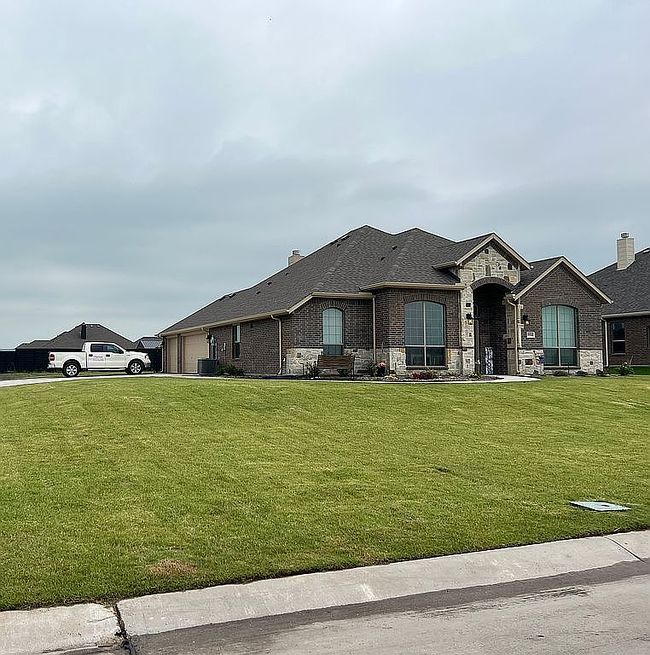 Additional photo 1 of property located at 1884 Creekview Ln