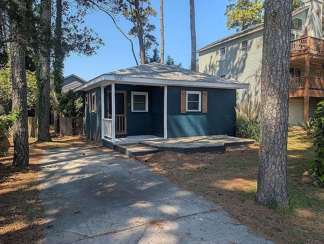 Photo of 1000 W Avalon Dr