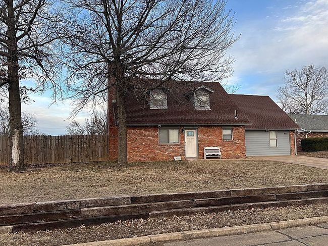 Image of 802 Crestview Dr