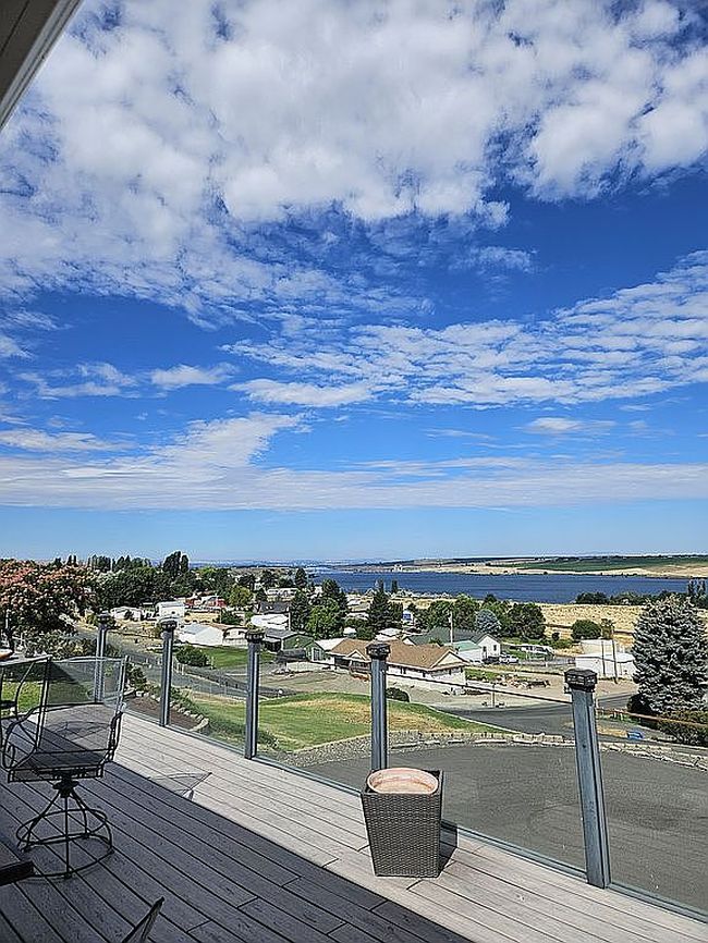 Photo of 372 Harbor Blvd