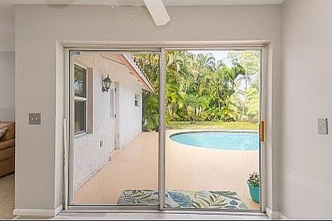 Image of 300 S Palm Ave