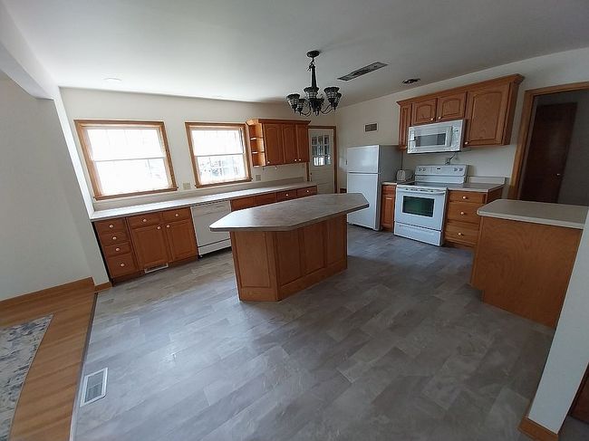 Photo of 340 4th St, Scotland, SD