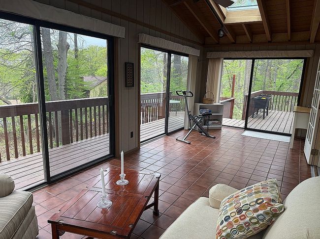 Image of 5441 Crestline Rd