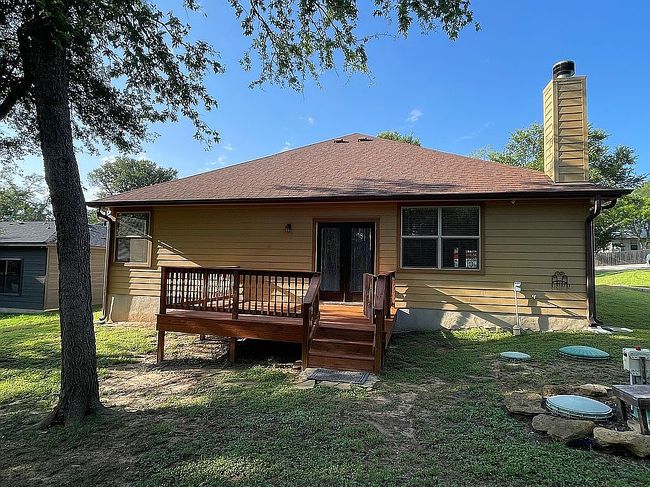 Photo of 179 E Keanahalululu Ln, Bastrop, TX