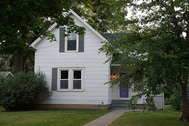 Photo of 246 S Lawn Ave