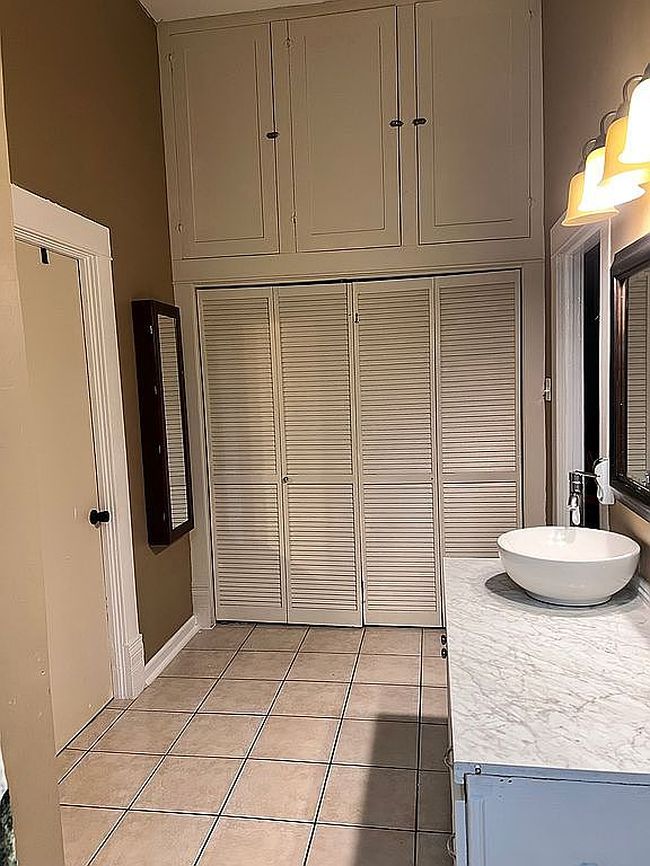 Additional photo 3 of property located at 803 S Avenue G