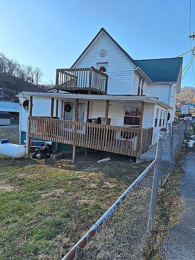 Image of 319 Main St
