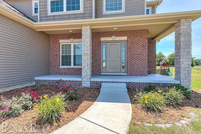 Photo of 1525 Stoneroller Cir, Bloomington, IL