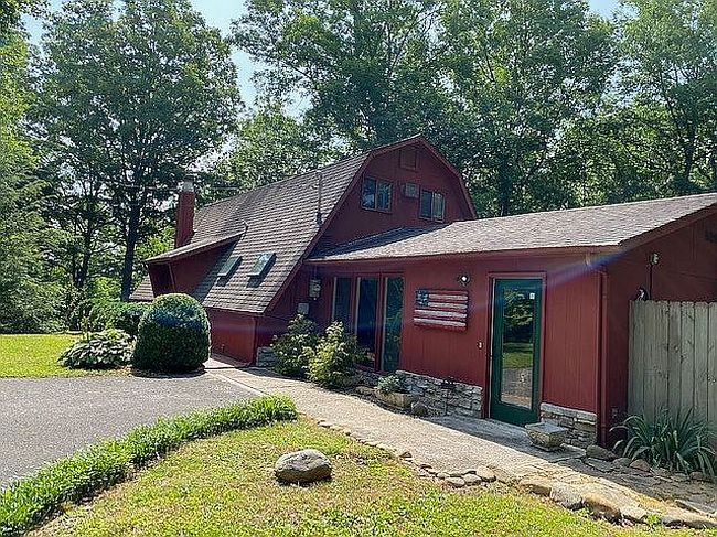 Photo of 537 Gatlin Dr, Gatlinburg, TN