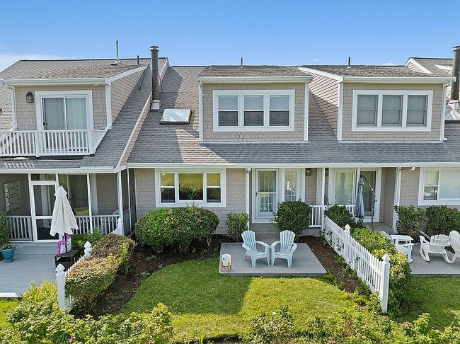Photo of 11 Brigantine Ln, Quincy, MA